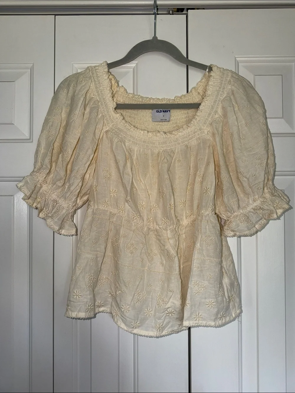 Old Navy Cream Embroidered Folk Art Peasant Blouse